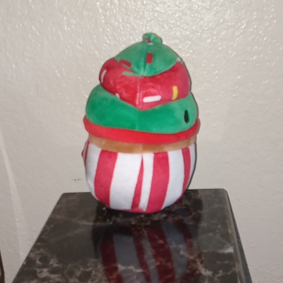 Squishmallow Chantel The Cupcake - Picture 4 of 7